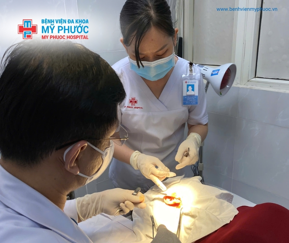 Khâu thẩm mỹ lỗ tai – Giải pháp an toàn cho dái tai bị giãn, rách